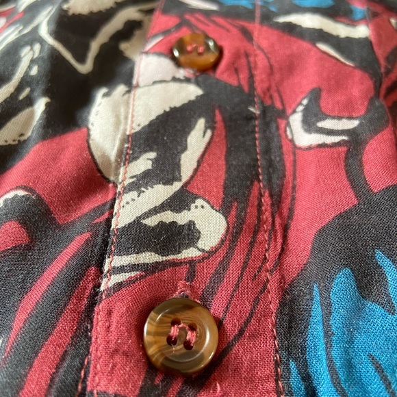 RVCA Button Up Crop Top with front tie-up - Picture 4 of 6